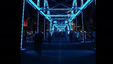 夜幕中的兰州中山桥视频的预览图